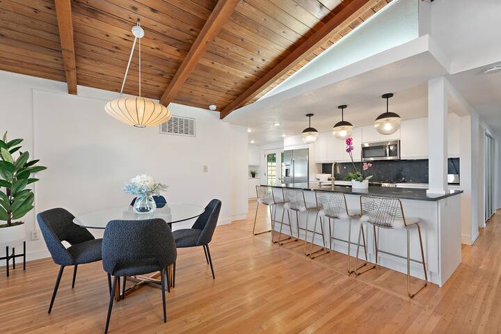 Mid-Century Modern Gem in PDX/LO gallery image 5