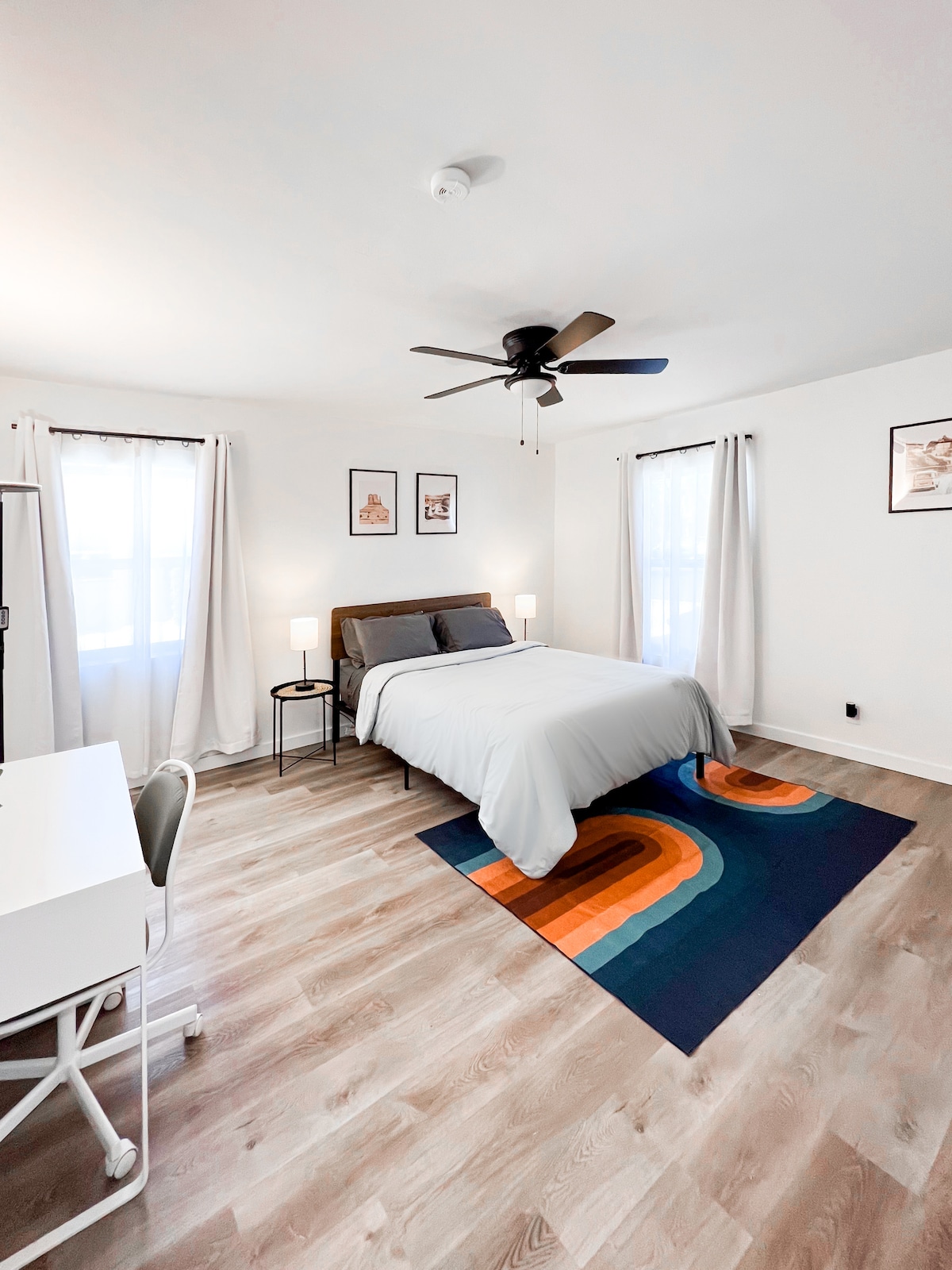 מיטת קווין סייז עם חלל עבודה ייעודי