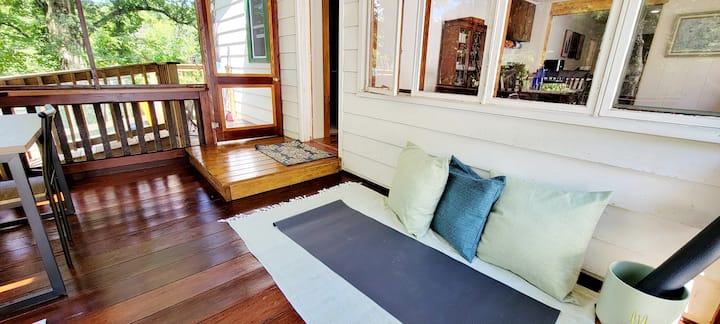 Wooded Family Getaway - 金斯頓