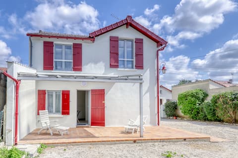 House Jules- AC - 12 min to Disneyland - Sleeps 10