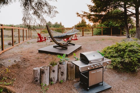 Fenced yard, secluded beach near Ocean Shores