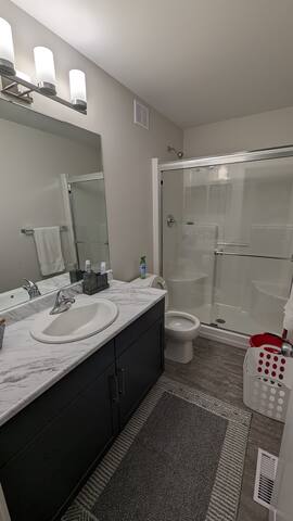 5 Bed 4 Bath 2500 sqft Clean and Elegant Home gallery image 5