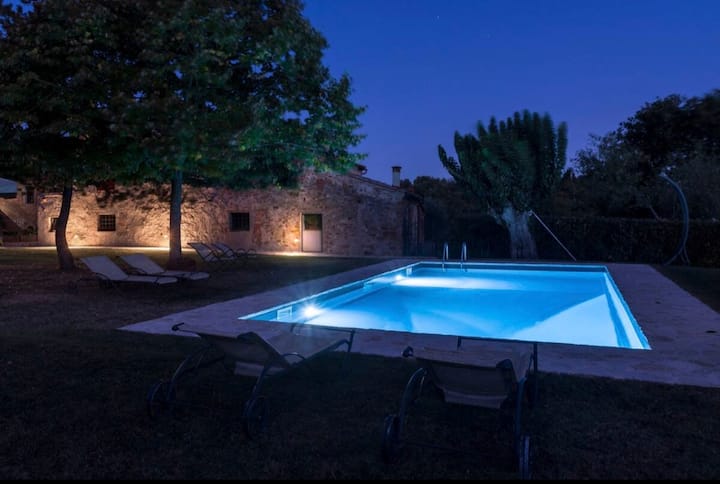 "Podere Poggiolo"
Tuscany with whoever you want!