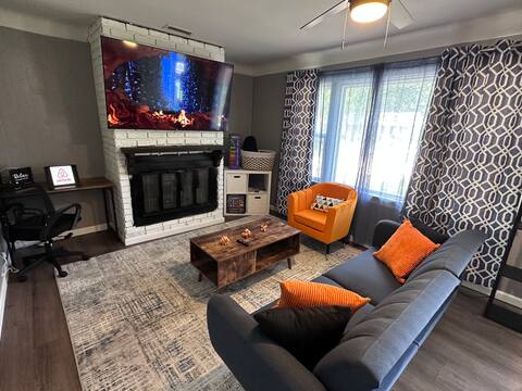 Hot tub home with theater/lounge