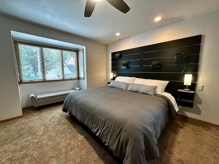 ห้องนอนใหญ่ที่กว้างขวาง