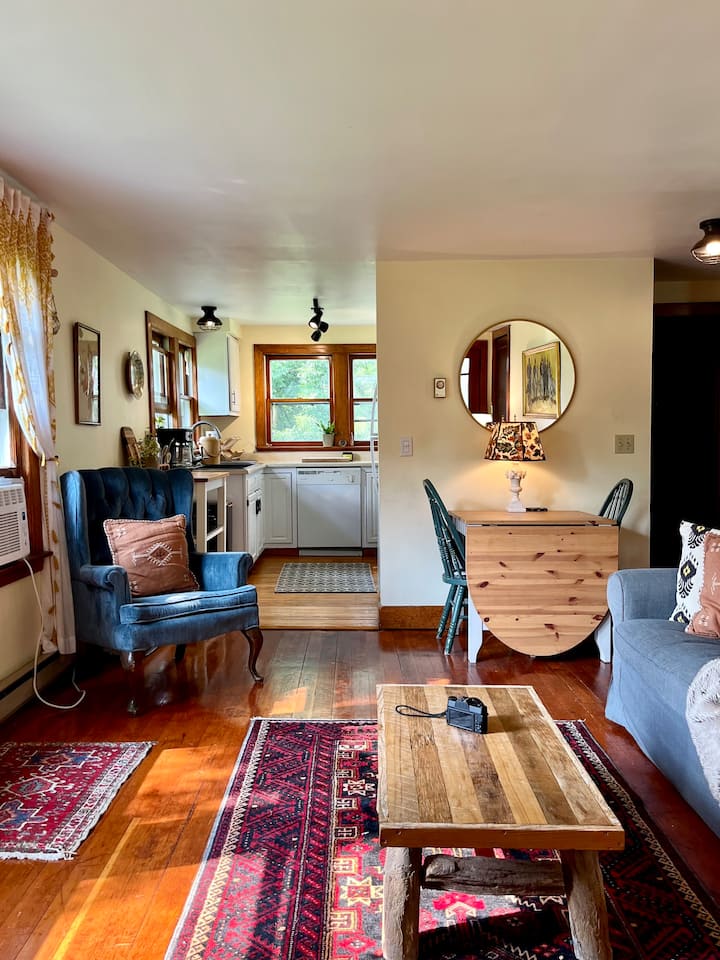 Cozy Island Cottage - Grand Isle, VT
