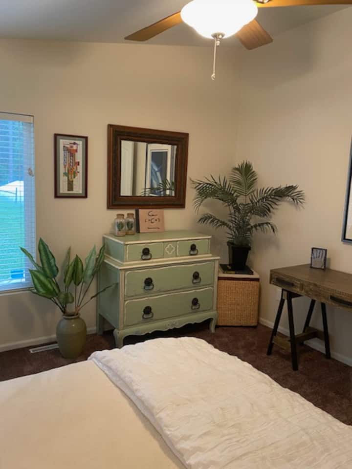 غرفة النوم الأولى