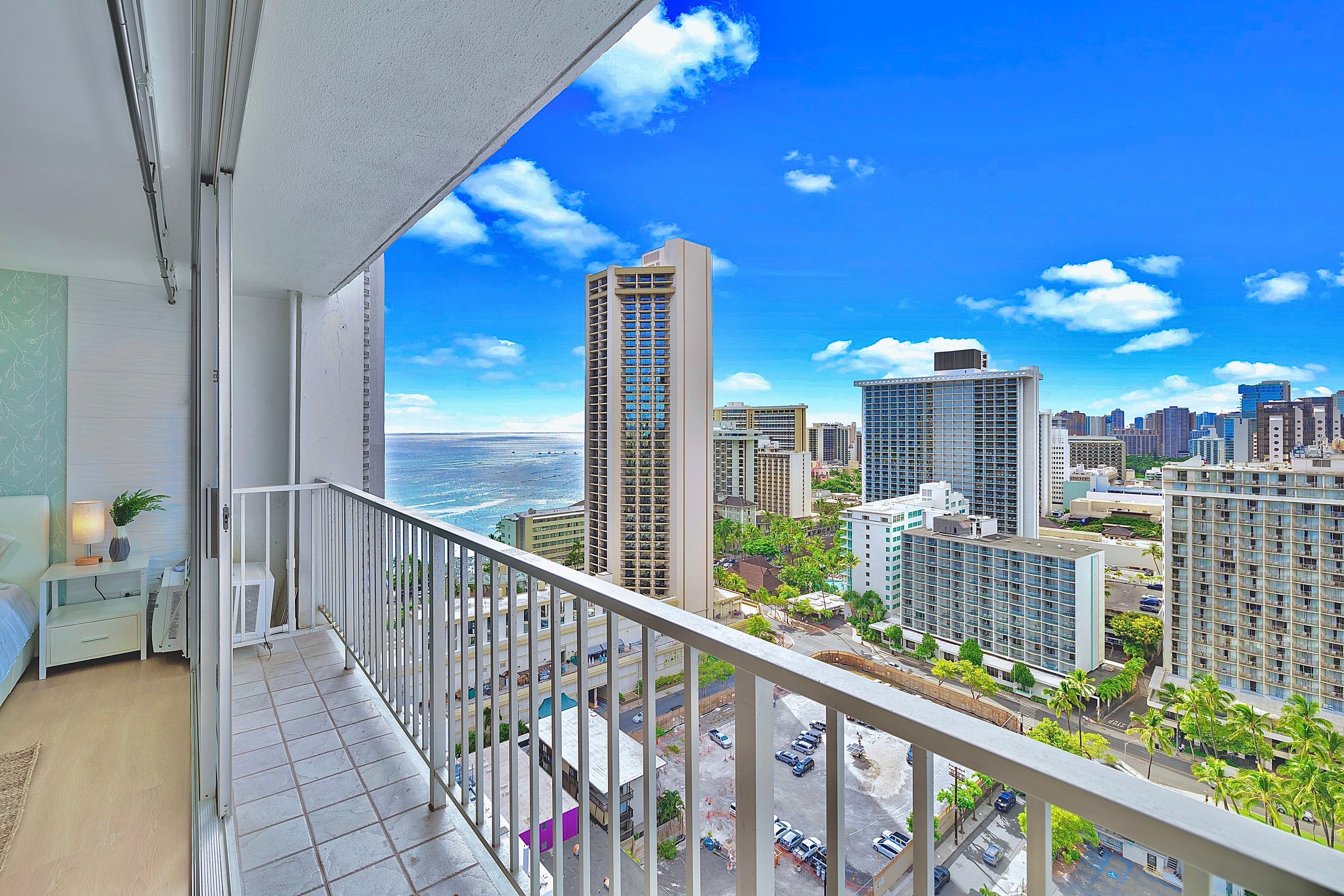 Condo in Honolulu · ★4.92 · Studio · 1 bed · 1 private bath - Image 20
