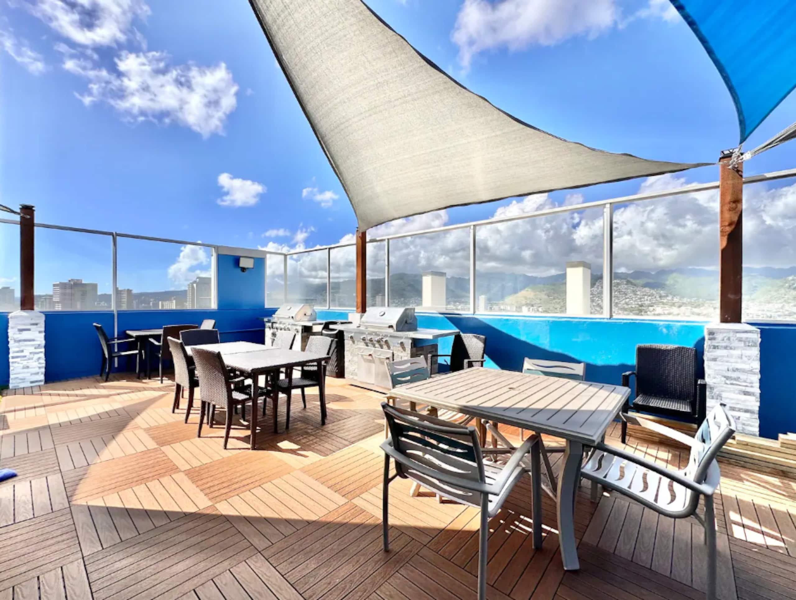 Condo in Honolulu · ★4.92 · Studio · 1 bed · 1 private bath - Image 29
