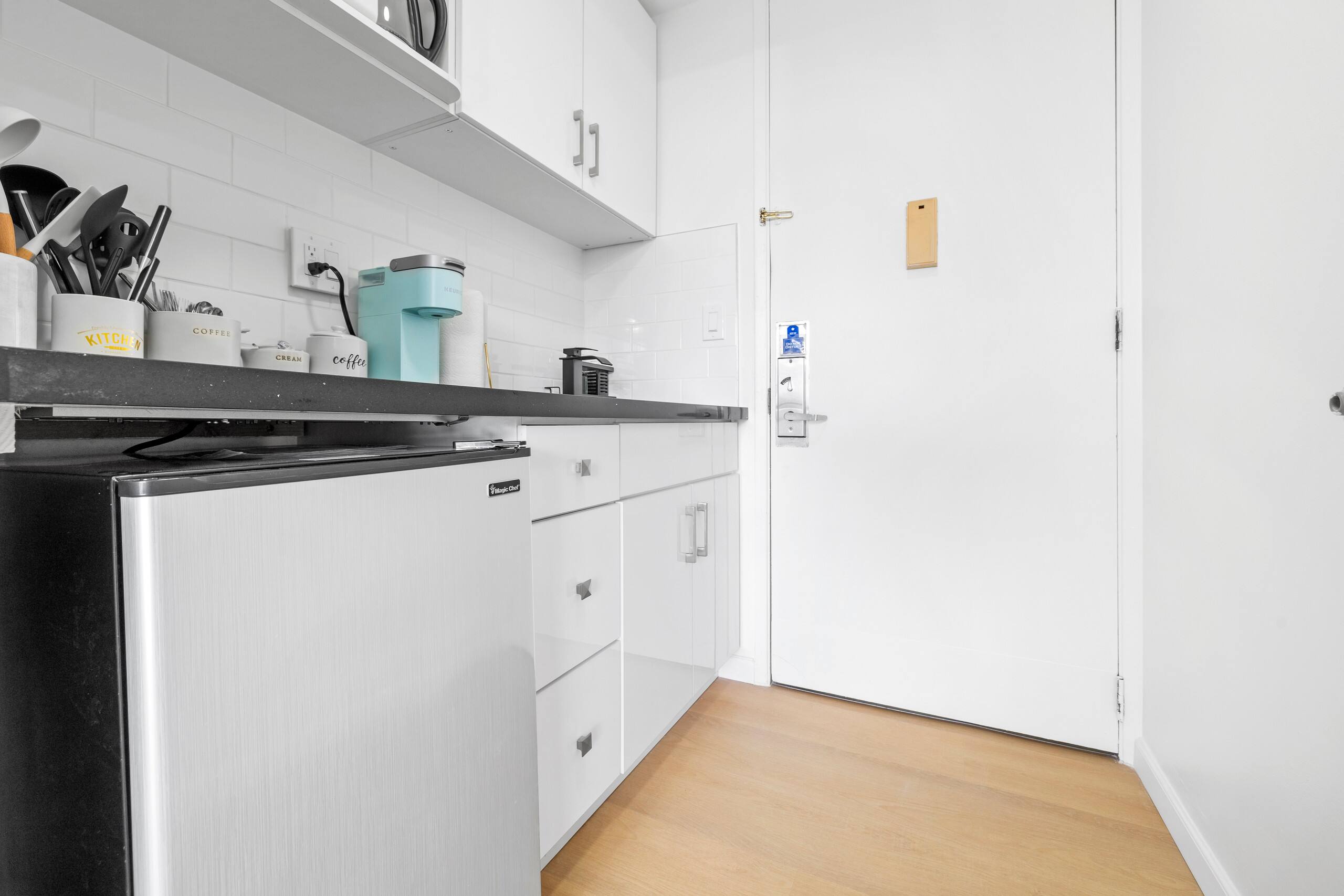 Condo in Honolulu · ★4.92 · Studio · 1 bed · 1 private bath - Image 13
