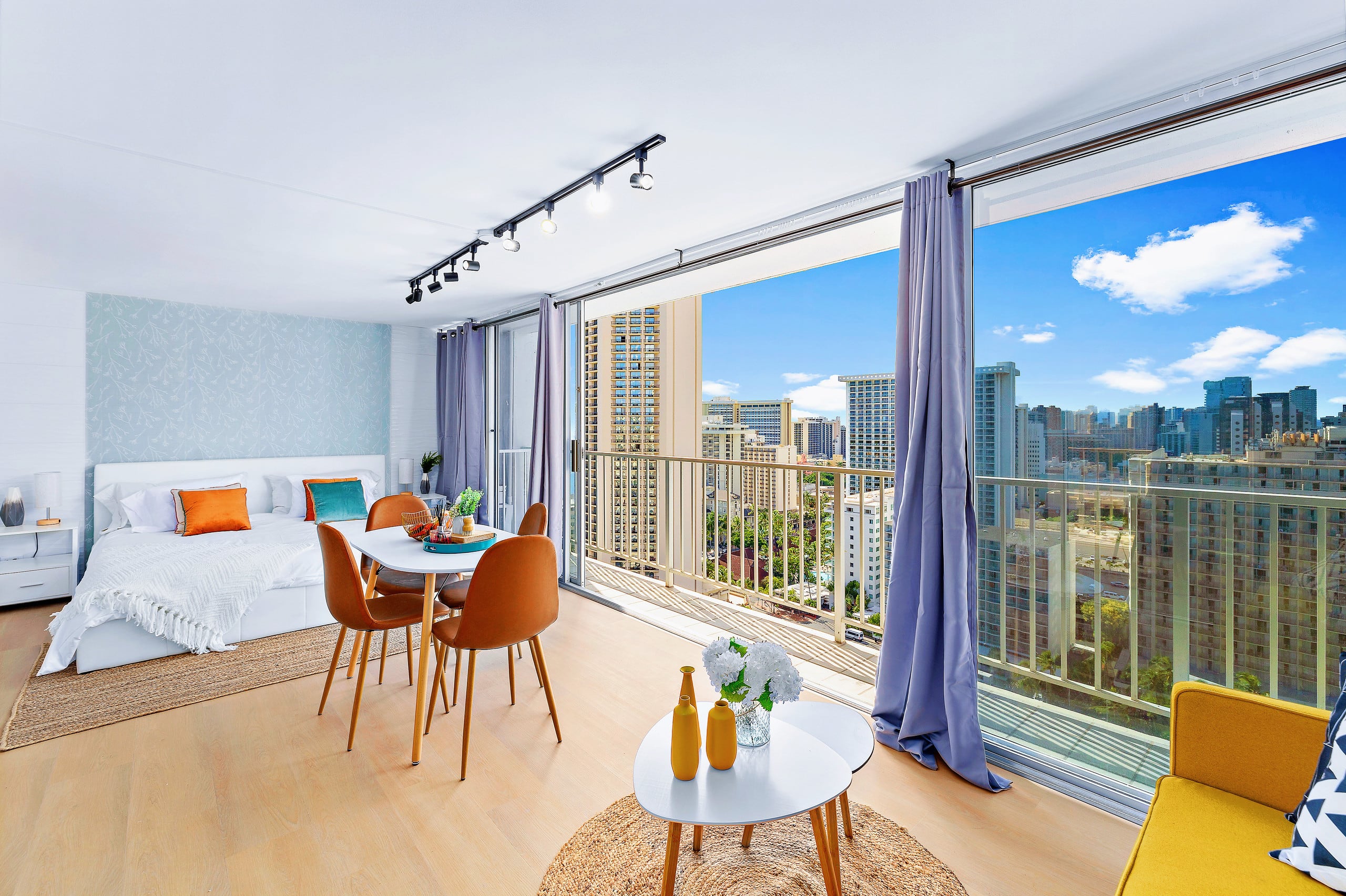 Condo in Honolulu · ★4.92 · Studio · 1 bed · 1 private bath - Image 2