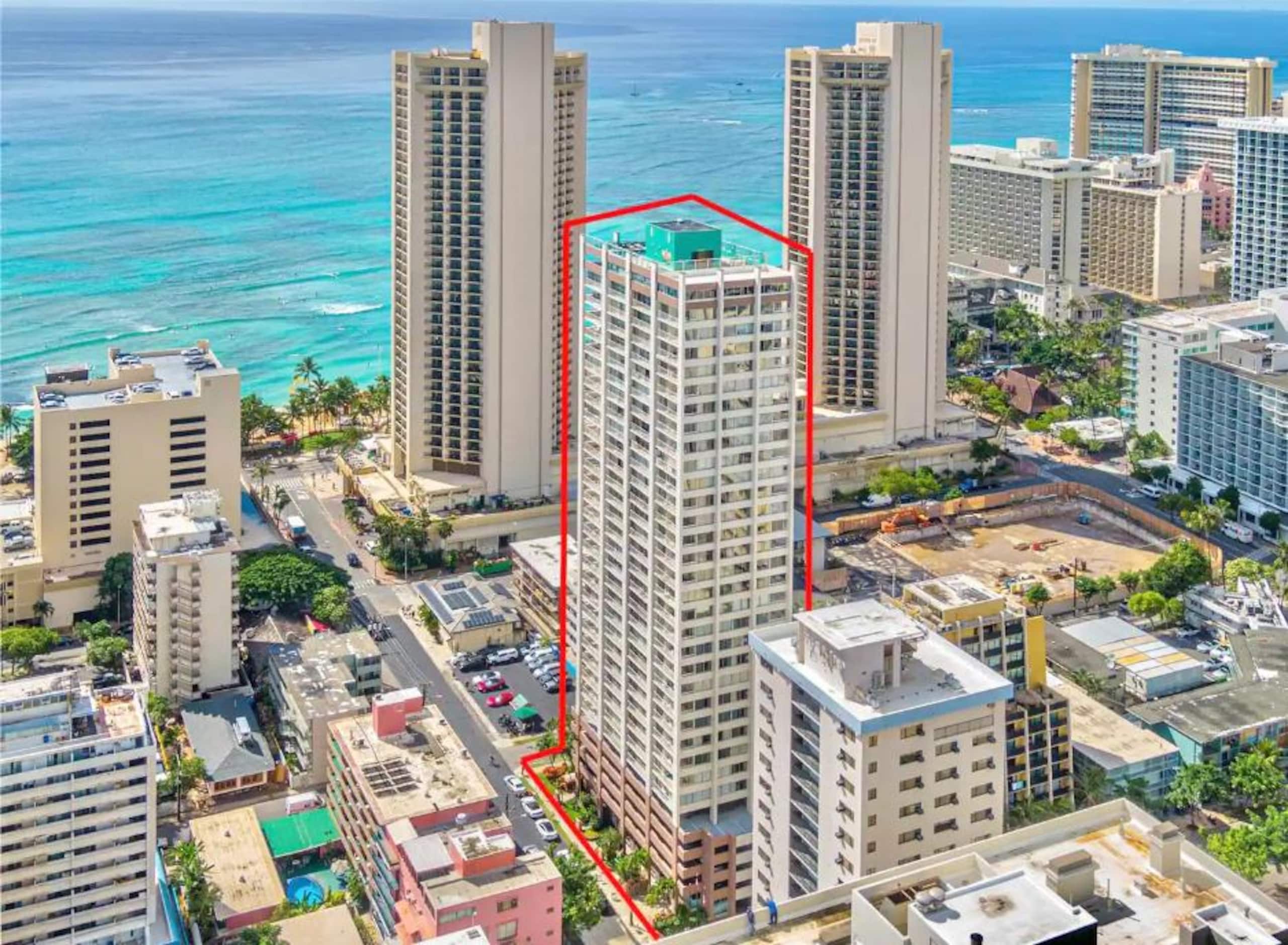 Condo in Honolulu · ★4.92 · Studio · 1 bed · 1 private bath - Image 26