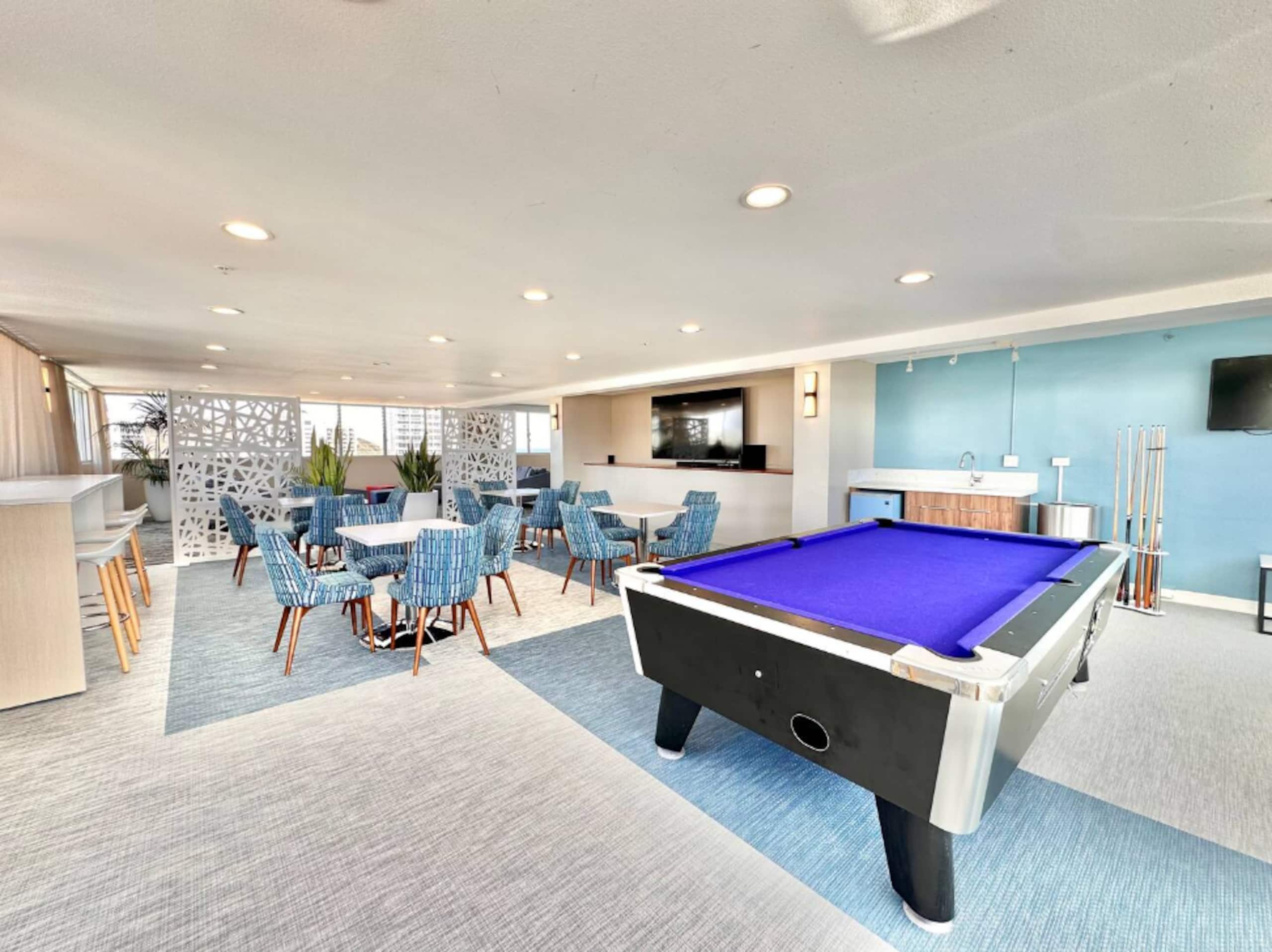 Condo in Honolulu · ★4.92 · Studio · 1 bed · 1 private bath - Image 32