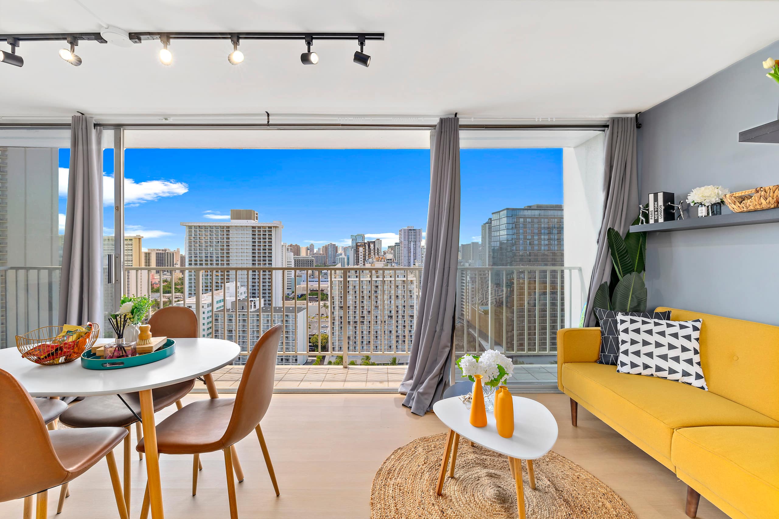 Condo in Honolulu · ★4.92 · Studio · 1 bed · 1 private bath - Image 4