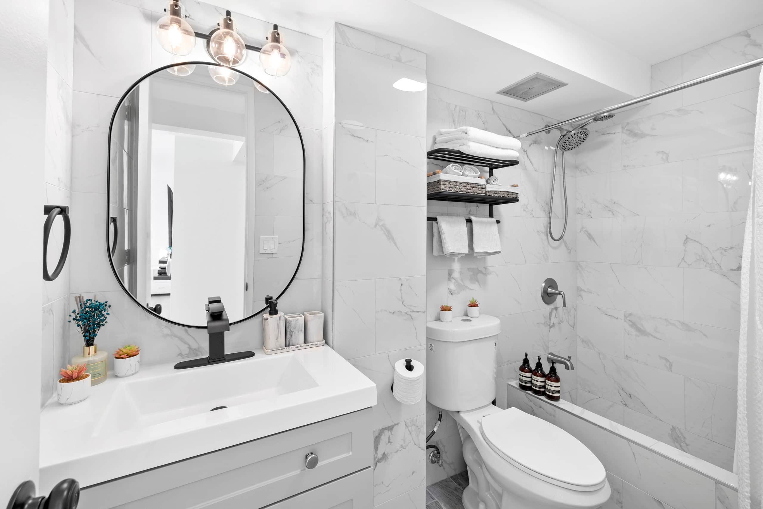 Condo in Honolulu · ★4.92 · Studio · 1 bed · 1 private bath - Image 16