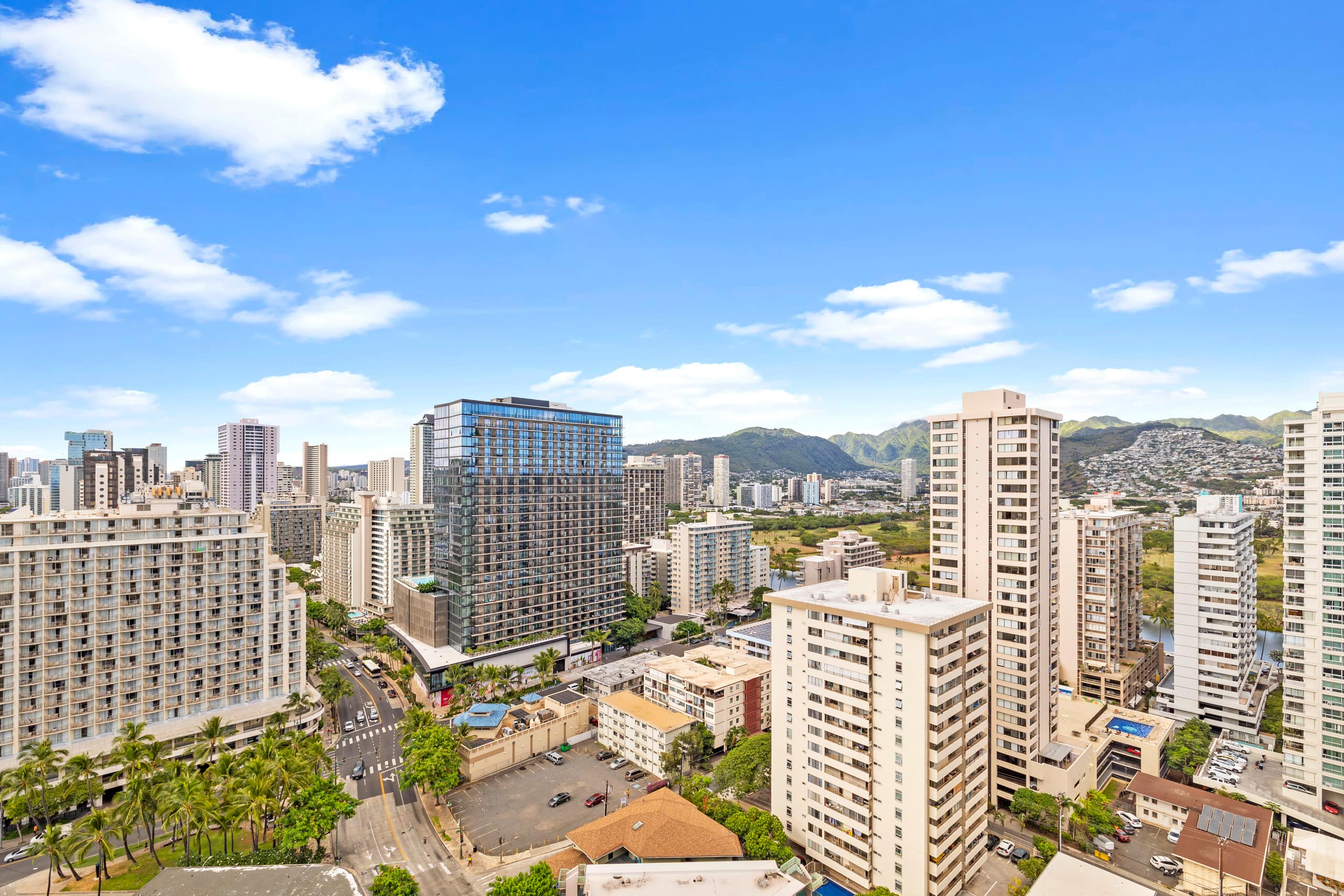 Condo in Honolulu · ★4.92 · Studio · 1 bed · 1 private bath - Image 22