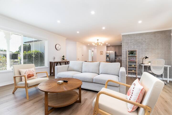 3BR Modern Home Next to Restaurants Shopping