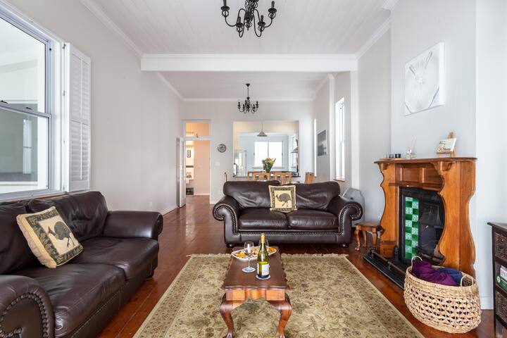 Fireplace | Whale watching | 5min to penguins gallery image 5