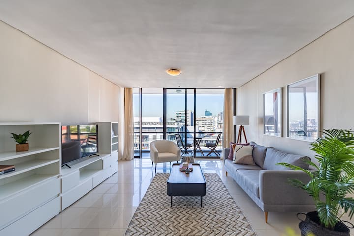 Top floor with pool Green Point