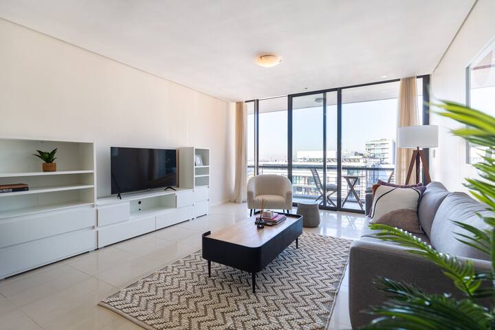 Top floor with pool Green Point gallery image 3