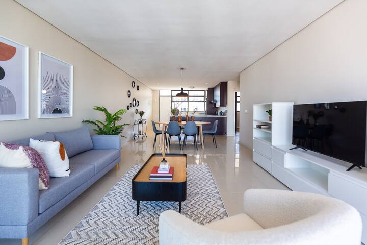 Top floor with pool Green Point gallery image 5