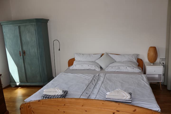 Dhomë gjumi në katin përdhe