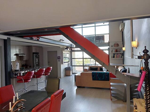 Convention Centre Perfect; Spectacular 2 level gallery image 4