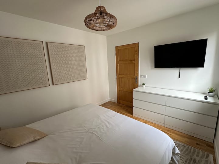 غرفة النوم Tele & Tidy