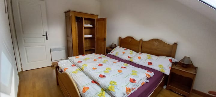 Ბინა Mervandiaux – ოთახი დიდი საწოლით (160x200)