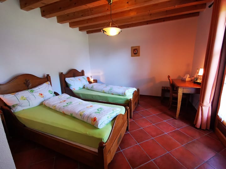 Ოთახი სეილი 2 ერთადგილიანი საწოლით (90x200)