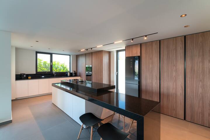 Sea View Villa with Heated Private Pool gallery image 4