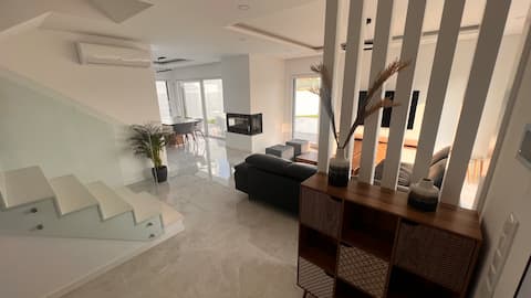 Anúncio popular: South Bay Pool House em União Das Freguesias De Charneca De Caparica E Sobreda