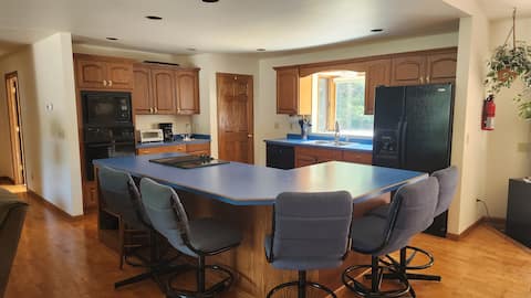 House for 12 with firepit, sauna