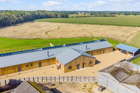 Sleeps 20 | Barn Conversion