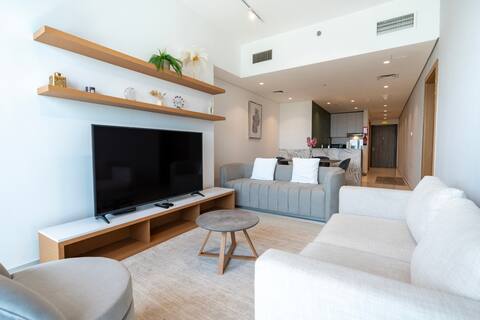 Top Airbnb: Apartment in Dubai, balcony and view on the top floor in Wadi Al Safa 5