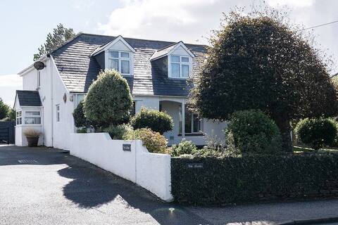 Spacious Family Home in Rock