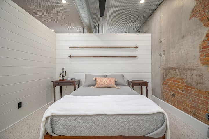 First bedroom with queen size bed.