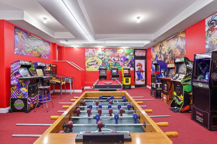 Belmont Pleasures – hot tub / arcade gaming room gallery image 4