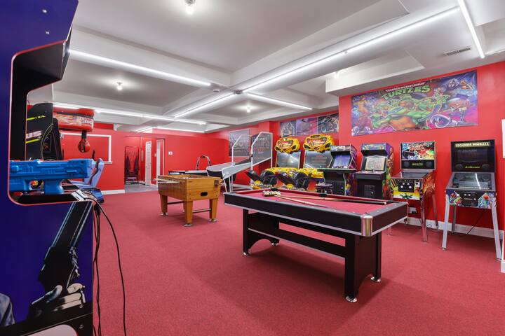 Belmont Pleasures – hot tub / arcade gaming room gallery image 3