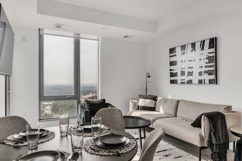 Bright Monochromatic 2BR in Tysons w / Amenities