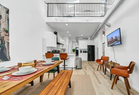 Stylish & Roomy Full House Dtwn