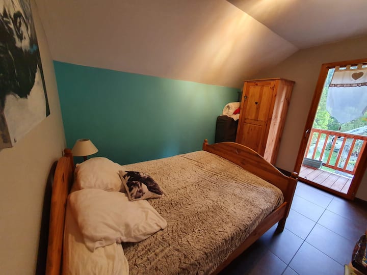 krevet140 x 190  i sklopivi krevet 1 osoba