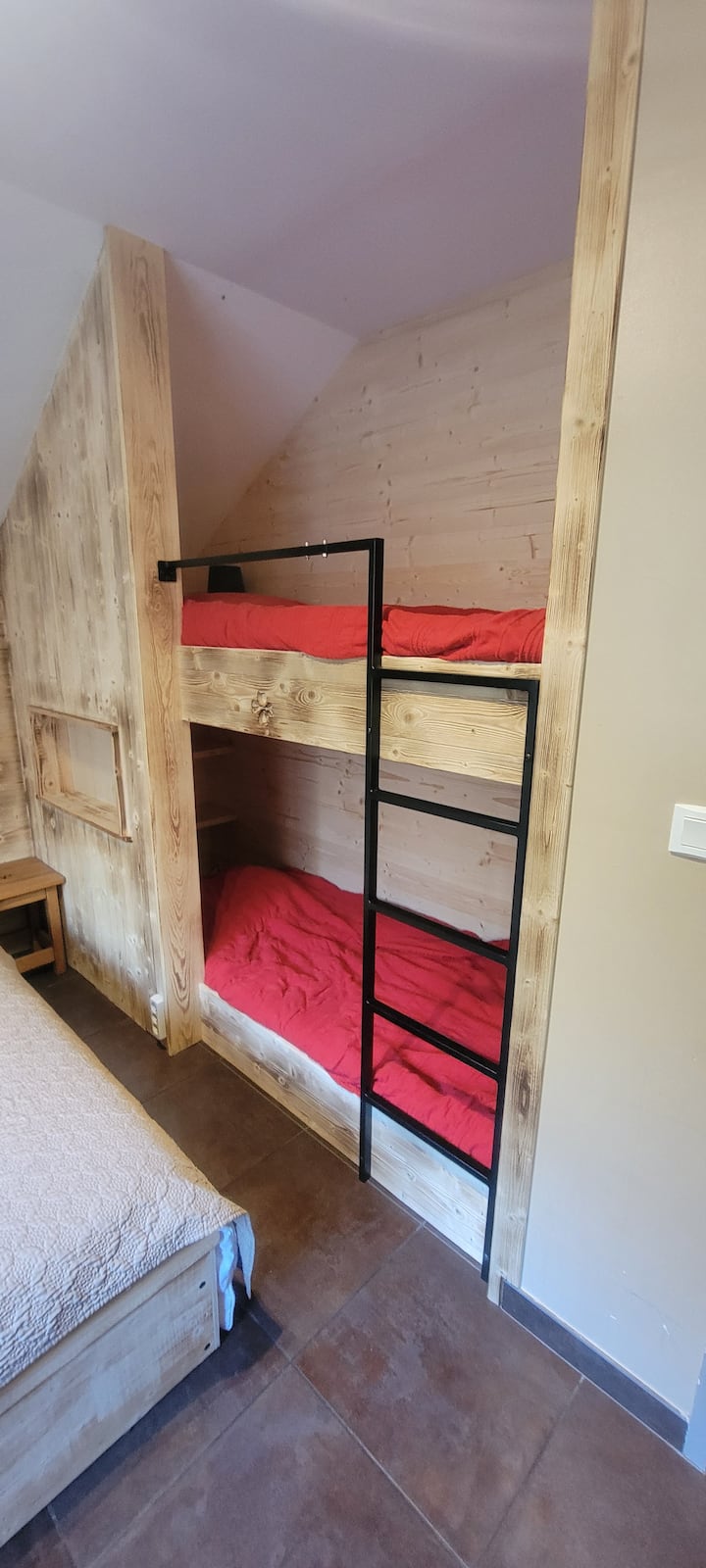 i dva odvojena kreveta 