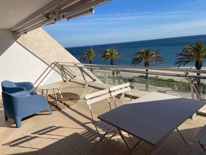 Sesimbra Califórnia beach front (free parking) Apartments for Rent in