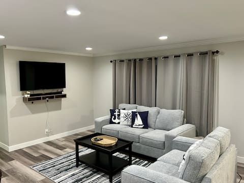 Lake house retreat
Heated Pool!