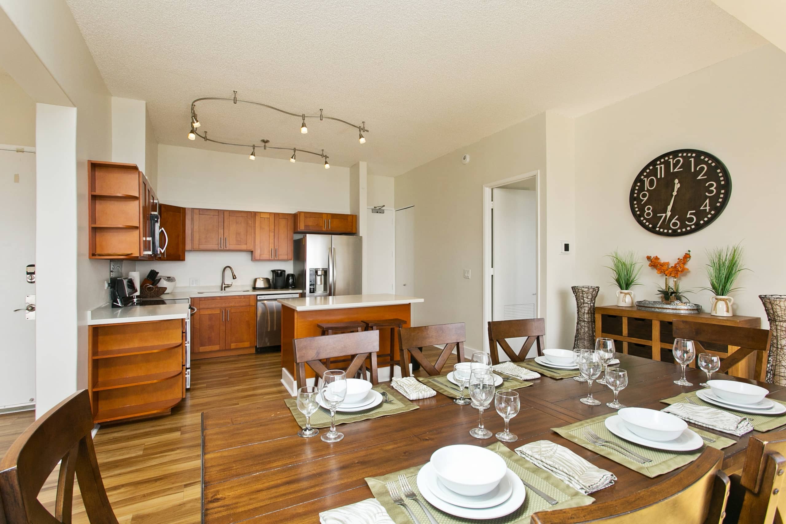 Condo in Honolulu · ★4.86 · 2 bedrooms · 4 beds · 2 private baths - Image 9