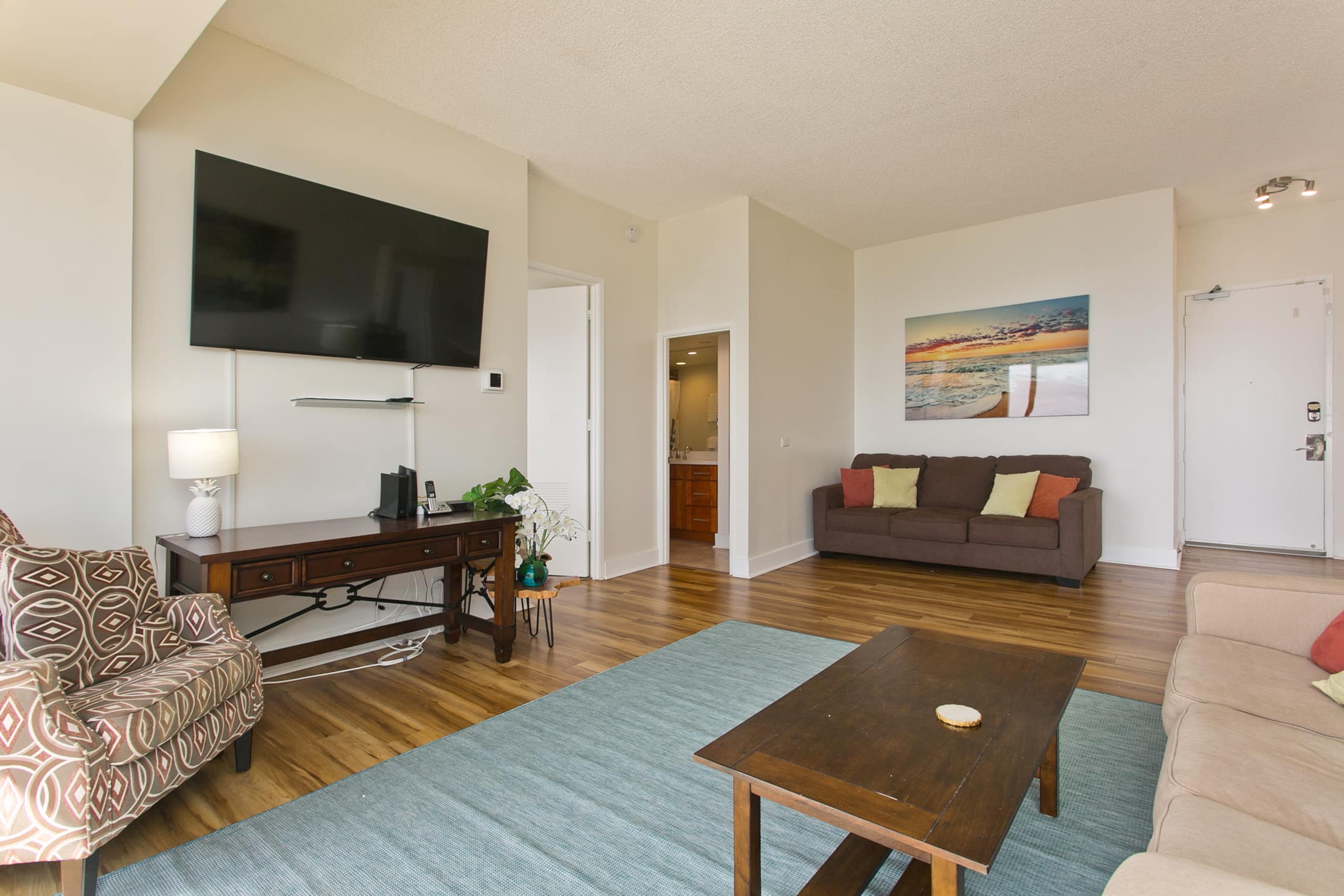 Condo in Honolulu · ★4.86 · 2 bedrooms · 4 beds · 2 private baths - Image 12