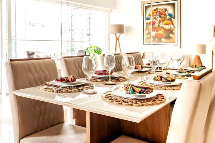 VIP Luxury Corner Unit| Prime Central |Your Style!
