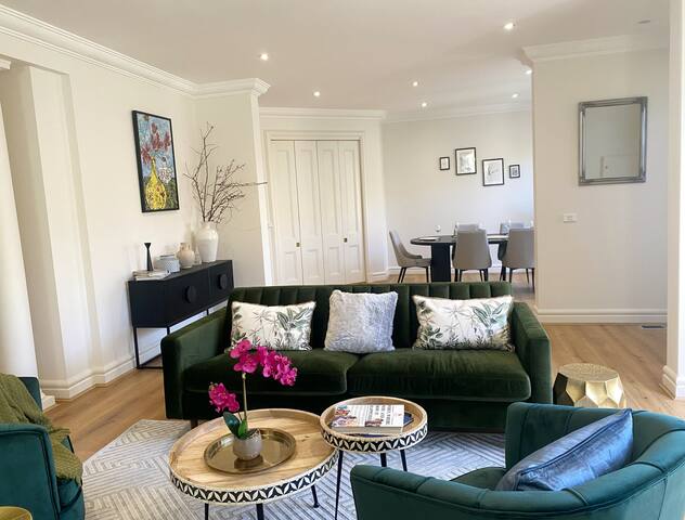 Art Deco in Toorak@150 Meters to Toorak Village gallery image 3