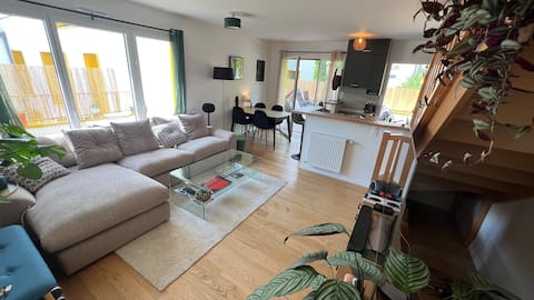 Top Airbnb: Beautiful Duplex - 2 Bedrooms - Terrace + Parking à Gentilly